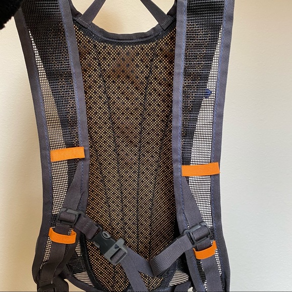 THE NORTH FACE • “Thresher” Hydration Pack - Picture 2 of 16